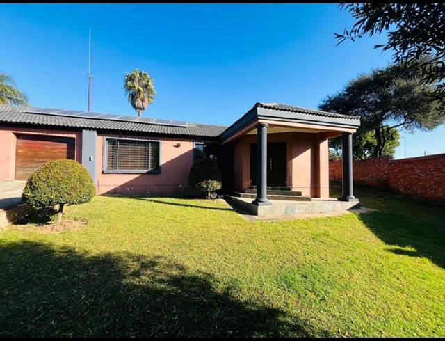 4 BEDROOM HOUSE FOR SALE IN THE REEDS